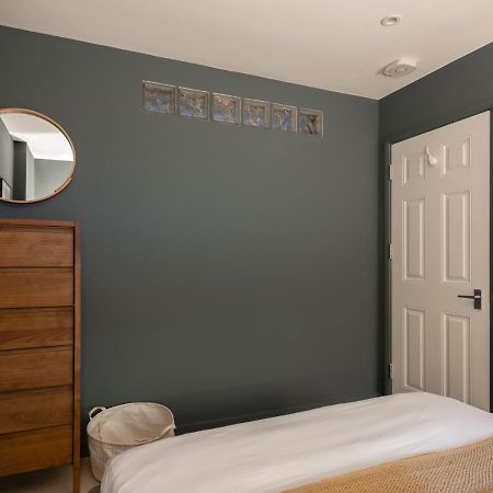 The Heart Of Shepherds Bush - Modern 2Bdr Apartment With Garden 伦敦 外观 照片