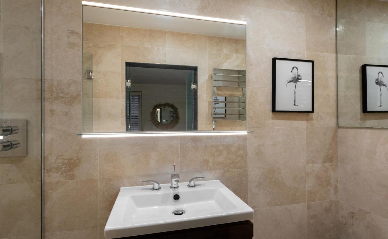 The Heart Of Shepherds Bush - Modern 2Bdr Apartment With Garden 伦敦 外观 照片